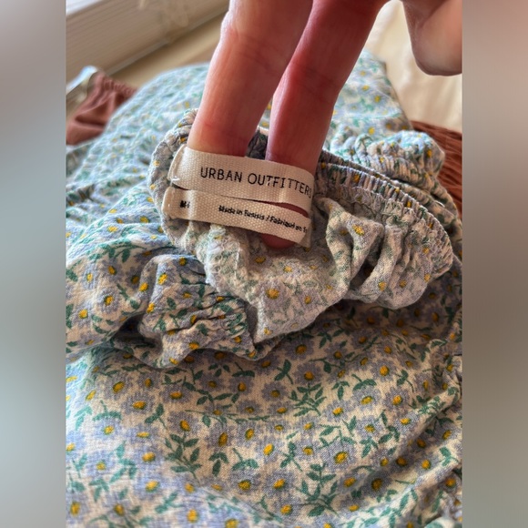 Urban Outfitters “Phoebe” Puff Sleeve Floral Print Crop Top Size M Medium EUC - Picture 9 of 9